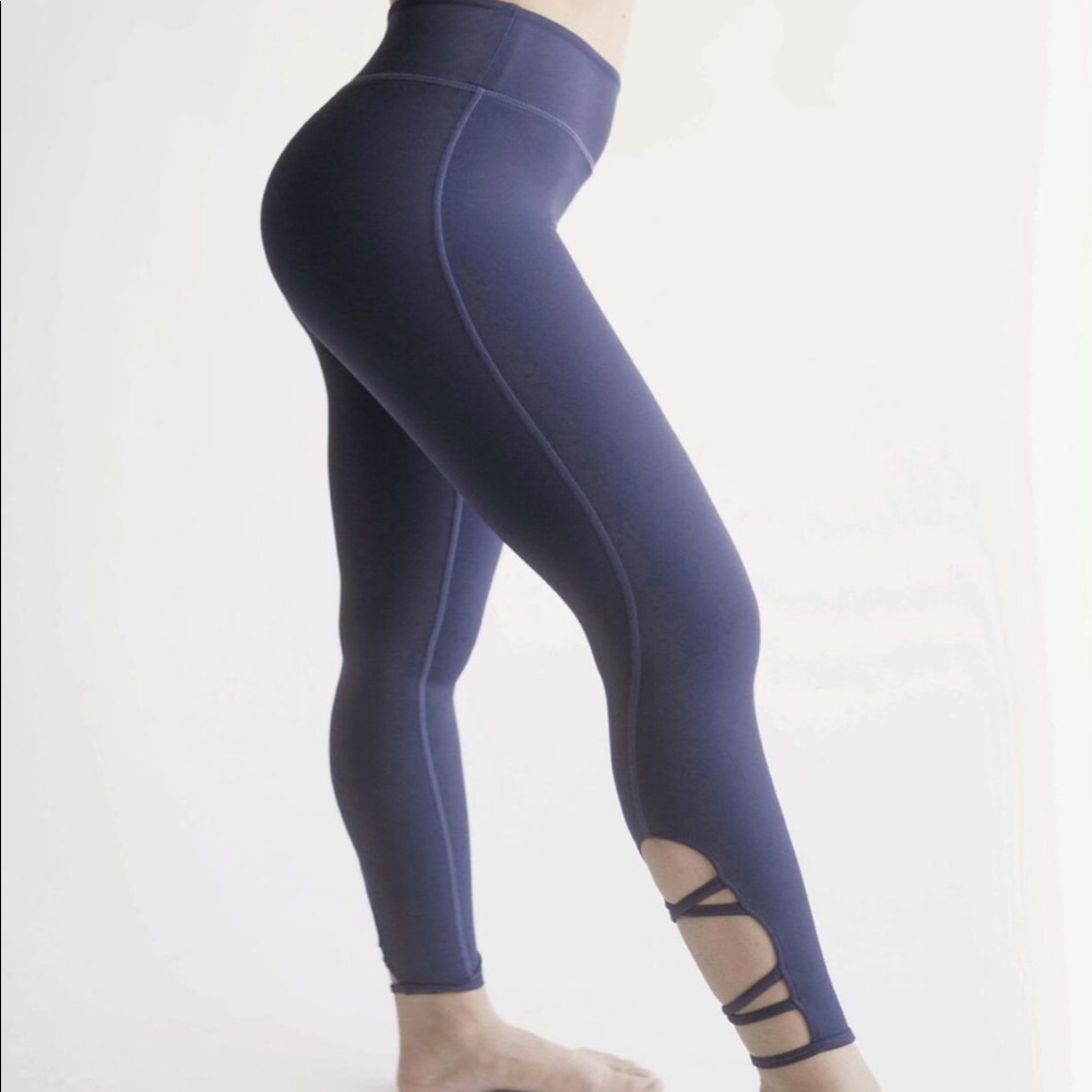 PeachFit Arden Leggings (never worn)